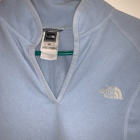 The North Face fleece pull over sweater. - Picture 2 of 6